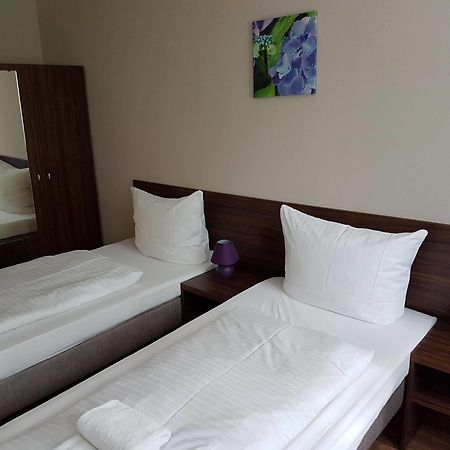 โฮเทล เพนชั่น เอเบอร์ตี Hotel เบอร์ลิน ภายนอก รูปภาพ