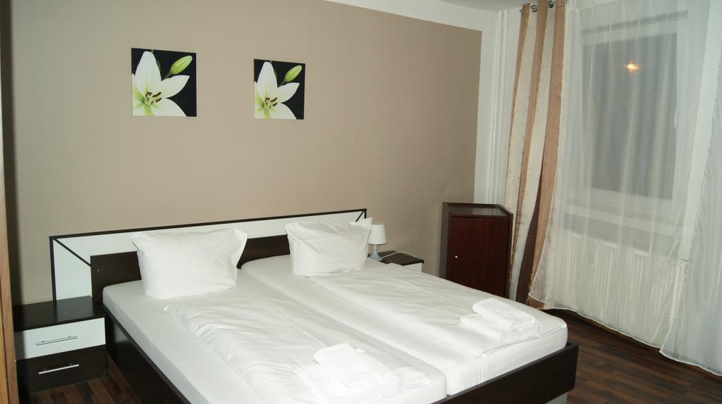 โฮเทล เพนชั่น เอเบอร์ตี Hotel เบอร์ลิน ภายนอก รูปภาพ