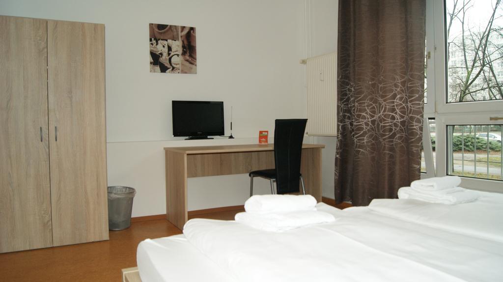 โฮเทล เพนชั่น เอเบอร์ตี Hotel เบอร์ลิน ภายนอก รูปภาพ