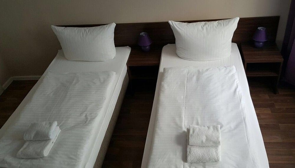 โฮเทล เพนชั่น เอเบอร์ตี Hotel เบอร์ลิน ภายนอก รูปภาพ