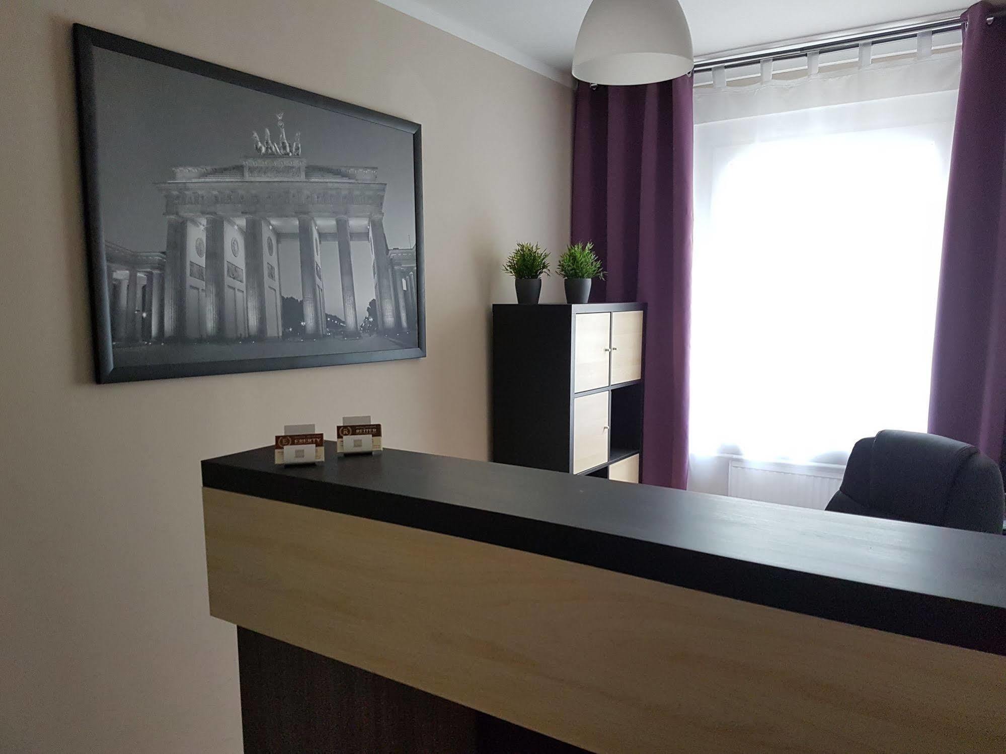 โฮเทล เพนชั่น เอเบอร์ตี Hotel เบอร์ลิน ภายนอก รูปภาพ